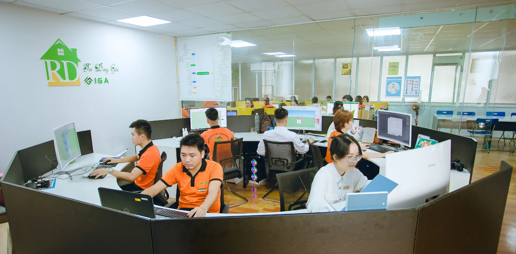 Đội ngũ nhân sự của công ty Igea Việt Nam